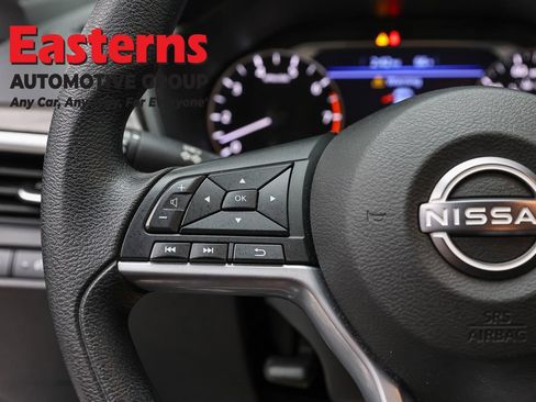 Used 2025 Nissan Altima 2.5 SV FWD image 15