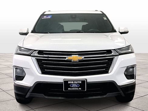 Used 2023 Chevrolet Traverse LT image 3