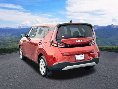 Used 2023 Kia Soul LX image 3