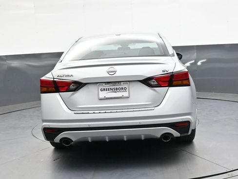 Used 2023 Nissan Altima 2.5 SV w/ SV Premium Package FWD image 5