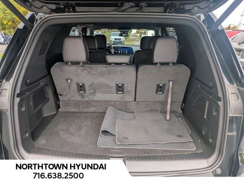 Used 2025 Chevrolet Traverse LT image 36