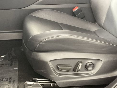 Used 2025 Toyota Crown Signia Limited image 18