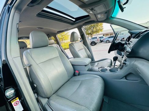 Used 2010 Toyota Highlander SE image 26