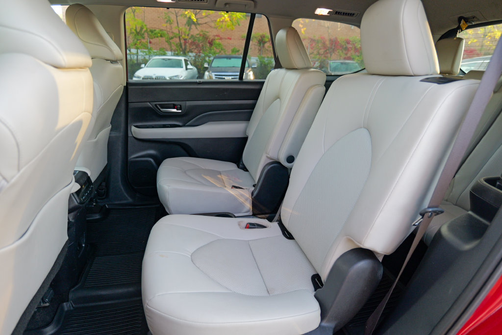 Used 2024 Toyota Grand Highlander AWD image 25