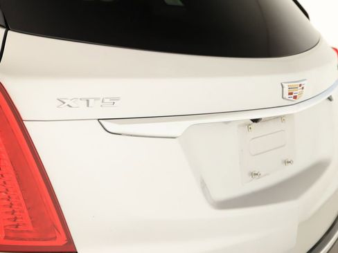 Used 2019 Cadillac XT5 Premium Luxury FWD image 36