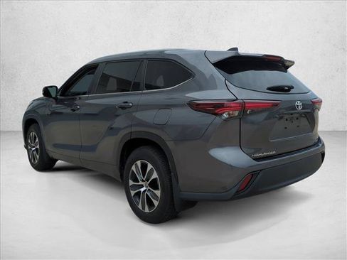 Certified 2024 Toyota Highlander XLE FWD image 7