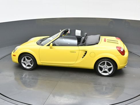 Used 2003 Toyota MR2 w/ Leather Pkg image 30