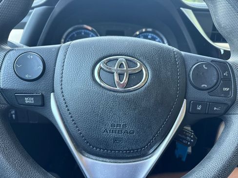 Used 2018 Toyota Corolla LE FWD image 4