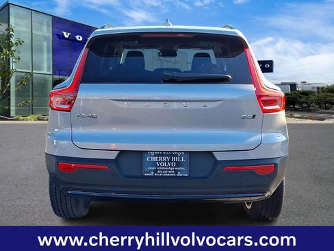 Certified 2025 Volvo XC40 B5 Plus image 6