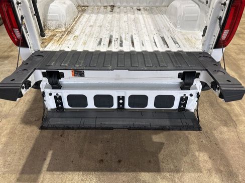 Used 2024 GMC Sierra 1500 SLT image 13