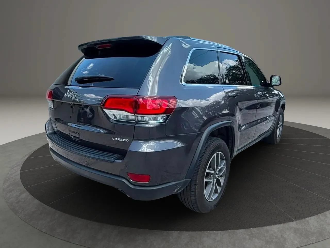 Used 2020 Jeep Grand Cherokee Laredo w/ 18" Wheel & 8.4" Radio Group RWD image 5