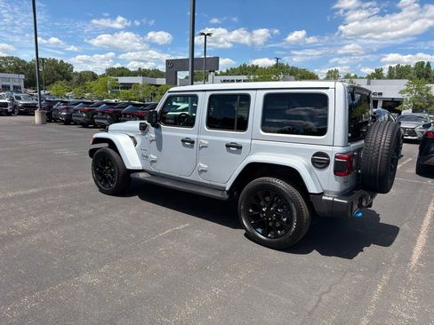 Used 2023 Jeep Wrangler Unlimited Sahara w/ Cold Weather Group AWD/4WD image 35