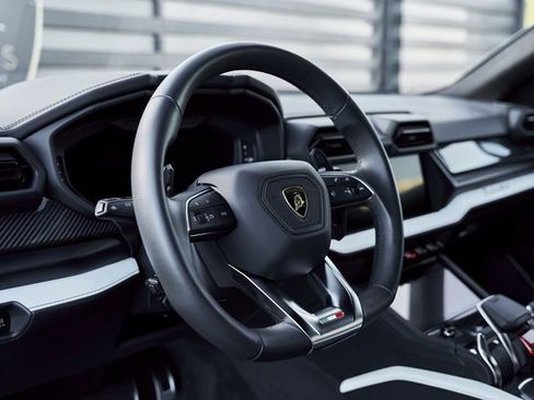 Used 2025 Lamborghini Urus SE image 38