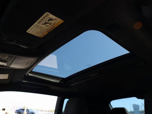 Used 2018 Dodge Challenger R/T image 11