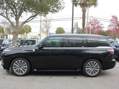 Certified 2025 INFINITI QX80 Luxe image 9