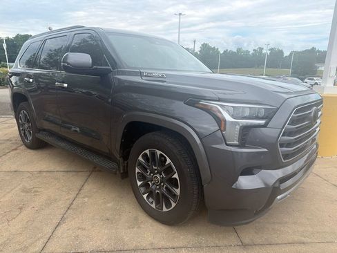Used 2023 Toyota Sequoia Limited w/ Tow Technology Package AWD/4WD image 11