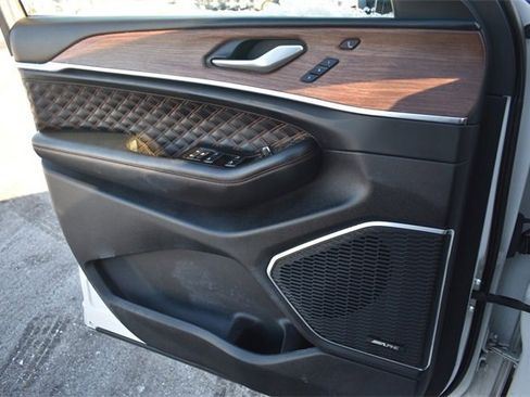 Used 2021 Jeep Grand Cherokee L Summit w/ Luxury Tech Group V image 43