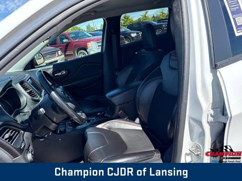 Used 2020 Jeep Cherokee Trailhawk w/ Cold Weather Group AWD/4WD image 9