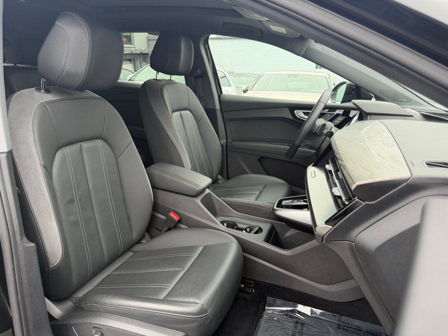 Used 2023 Audi Q4 e-tron Premium Plus w/ Premium Plus AWD/4WD image 32