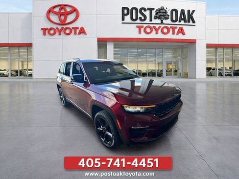 Used 2025 Jeep Grand Cherokee Limited w/ Black Appearance Package AWD/4WD image 8