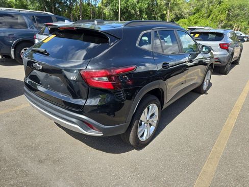 Used 2025 Chevrolet Trax LT FWD image 6