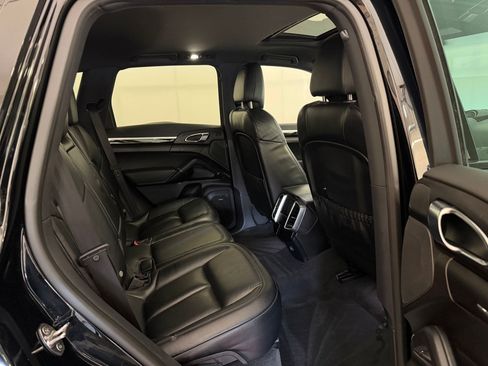 Used 2018 Porsche Cayenne Platinum Edition AWD/4WD image 30
