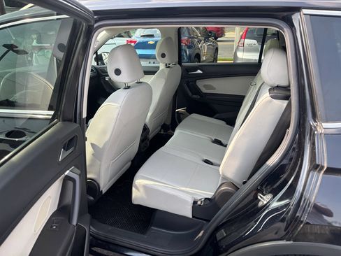 Used 2019 Volkswagen Tiguan SEL AWD/4WD image 9