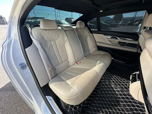 Used 2020 BMW 750i xDrive w/ Executive Package image 29