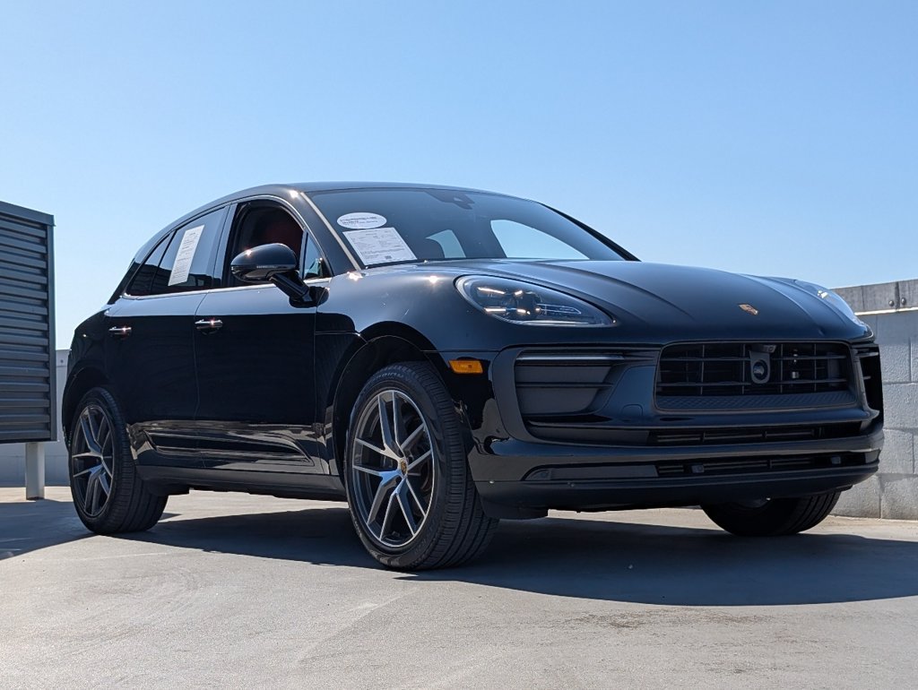 Certified 2025 Porsche Macan AWD/4WD image 25