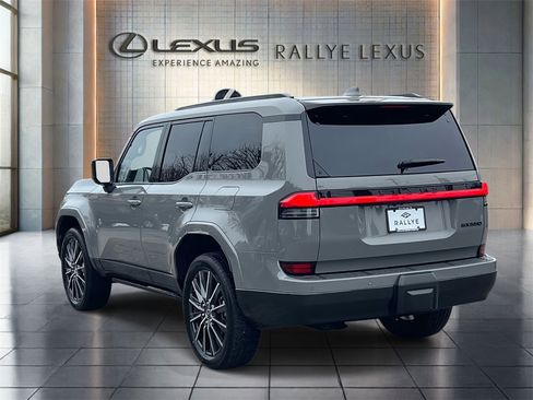 Used 2024 Lexus GX 550 w/ Accessory Package (2T) image 5