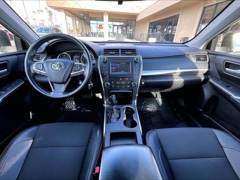 Used 2016 Toyota Camry image 11