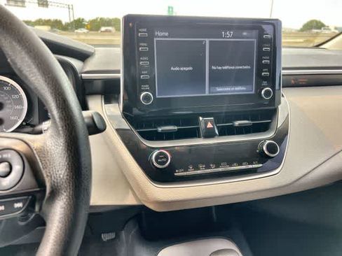 Used 2020 Toyota Corolla LE FWD image 18