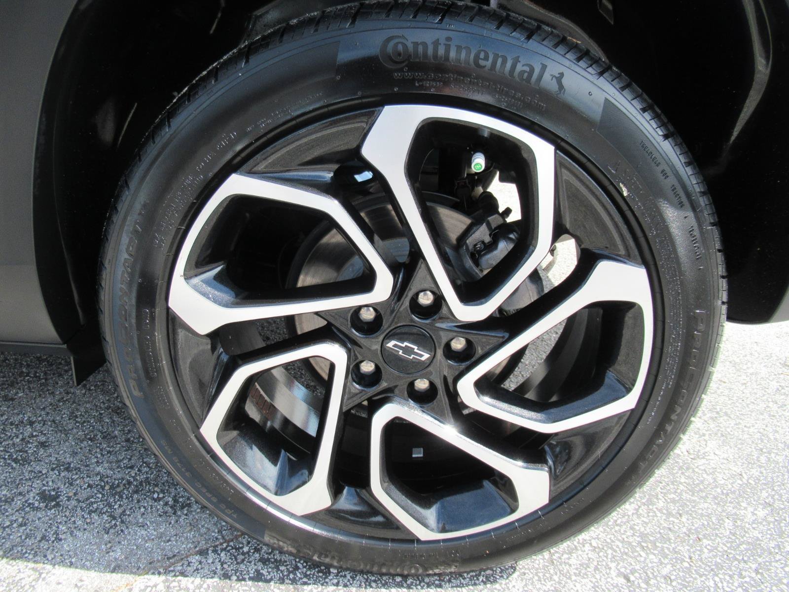 Used 2024 Chevrolet Trax RS w/ Sunroof Package FWD image 9