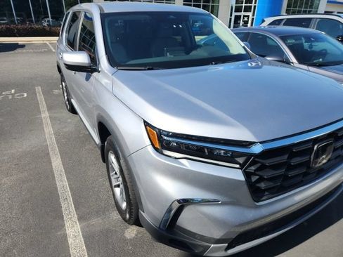 Used 2024 Honda Pilot EX-L image 3