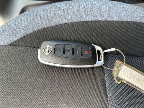 Used 2025 Nissan Versa SV image 18