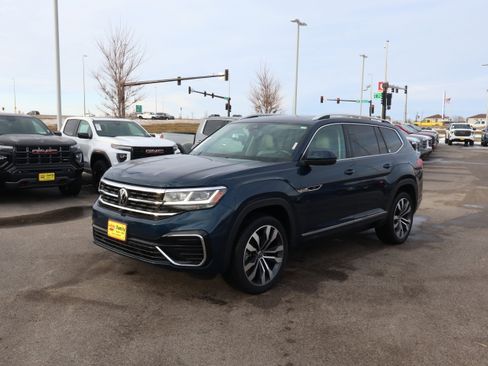 Used 2023 Volkswagen Atlas SEL Premium image 3