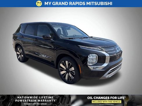 New 2026 Mitsubishi Outlander SE image 1