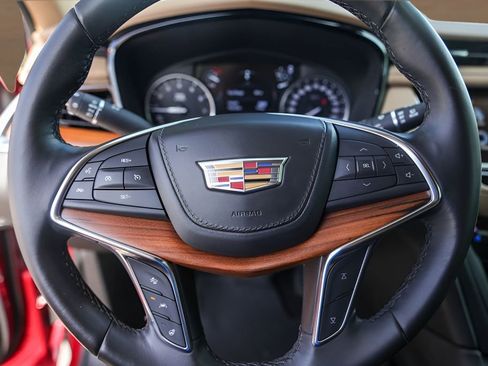 Used 2019 Cadillac XT5 Platinum AWD/4WD image 9