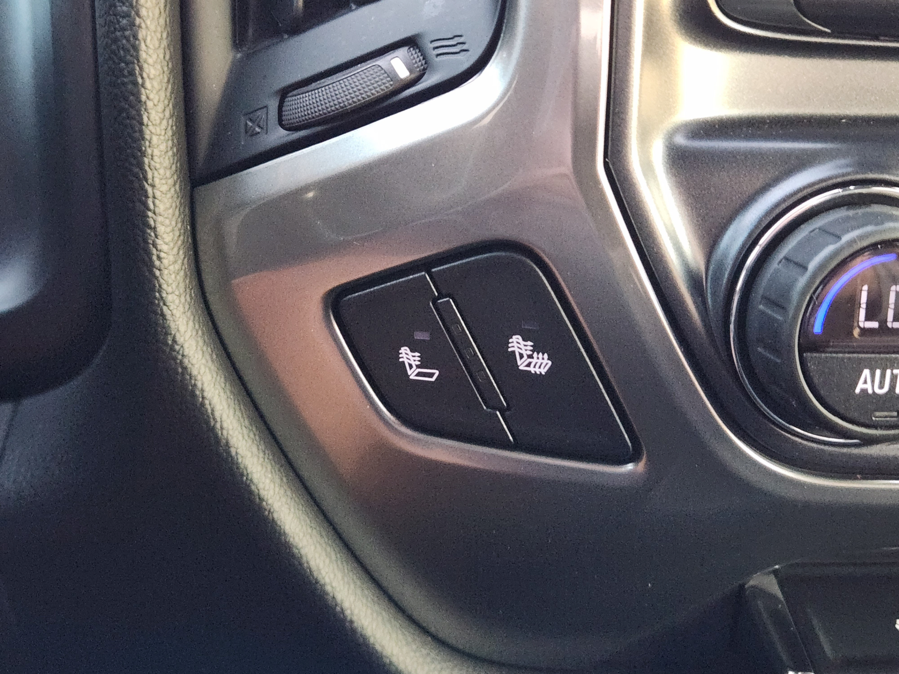 Used 2018 Chevrolet Silverado 1500 LT w/ Texas Edition RWD image 12