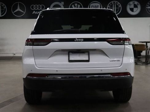 Used 2025 Jeep Grand Cherokee Limited RWD image 4