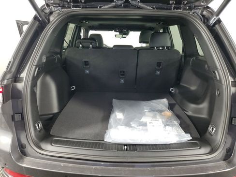 New 2025 Jeep Grand Cherokee Altitude image 31