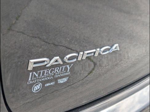Used 2023 Chrysler Pacifica Touring-L image 23