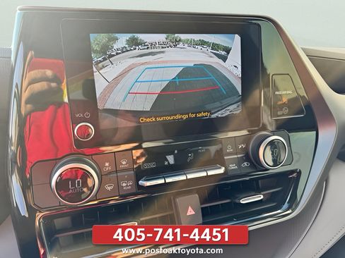 Used 2023 Toyota Highlander LE FWD image 37