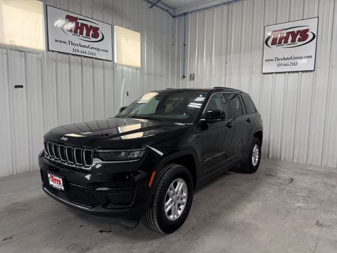 Used 2024 Jeep Grand Cherokee Laredo w/ Luxury Tech Group I image 19