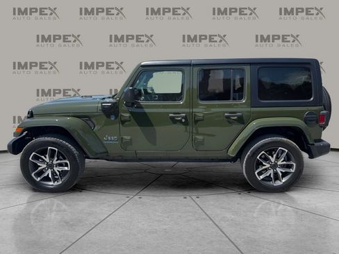 Used 2024 Jeep Wrangler Unlimited w/ Convenience Group AWD/4WD image 2