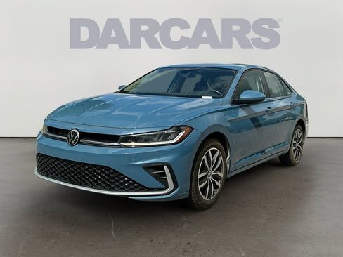 Used 2025 Volkswagen Jetta SE FWD image 3