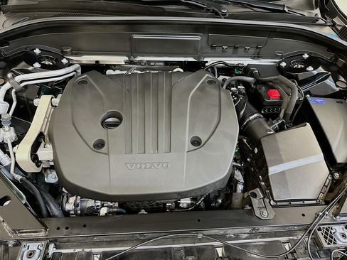 Used 2025 Volvo XC60 B5 Plus image 36