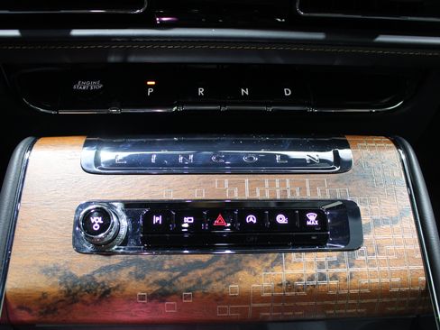 Used 2025 Lincoln Aviator Black Label AWD/4WD image 19