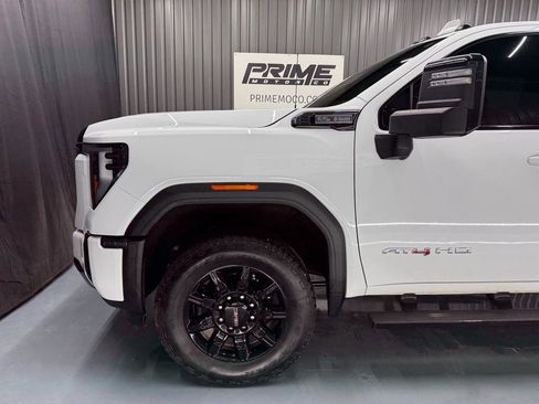 Used 2024 GMC Sierra 2500 AT4 w/ AT4 Preferred Package AWD/4WD image 8