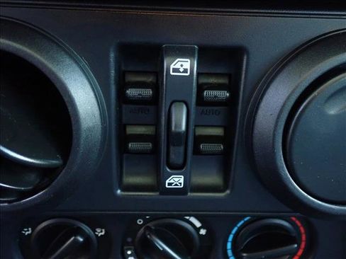 Used 2007 Jeep Wrangler Unlimited Sahara AWD/4WD image 14